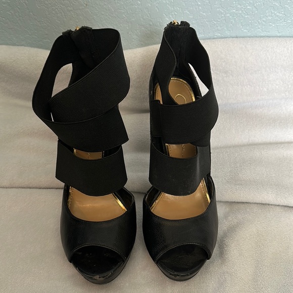 Black Jessica Simpson heels. Only worn a couple times. - Picture 1 of 6